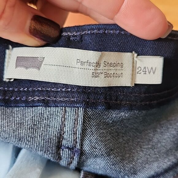 Levi's NWT Perfectly Shaping 512 Bootcut dark wash, 78% cotton jeans 24W - Picture 7 of 16